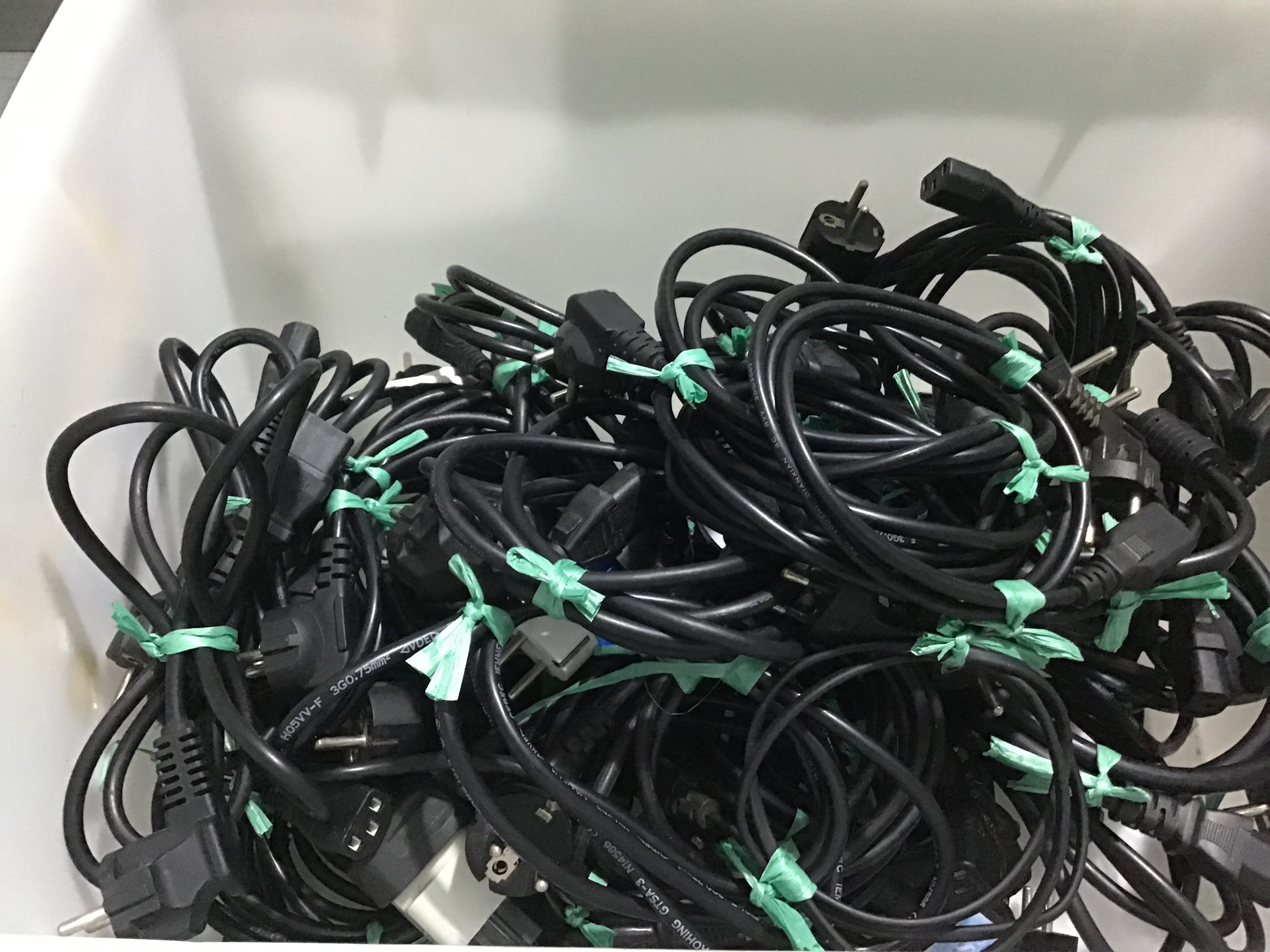 Kabel power sekend